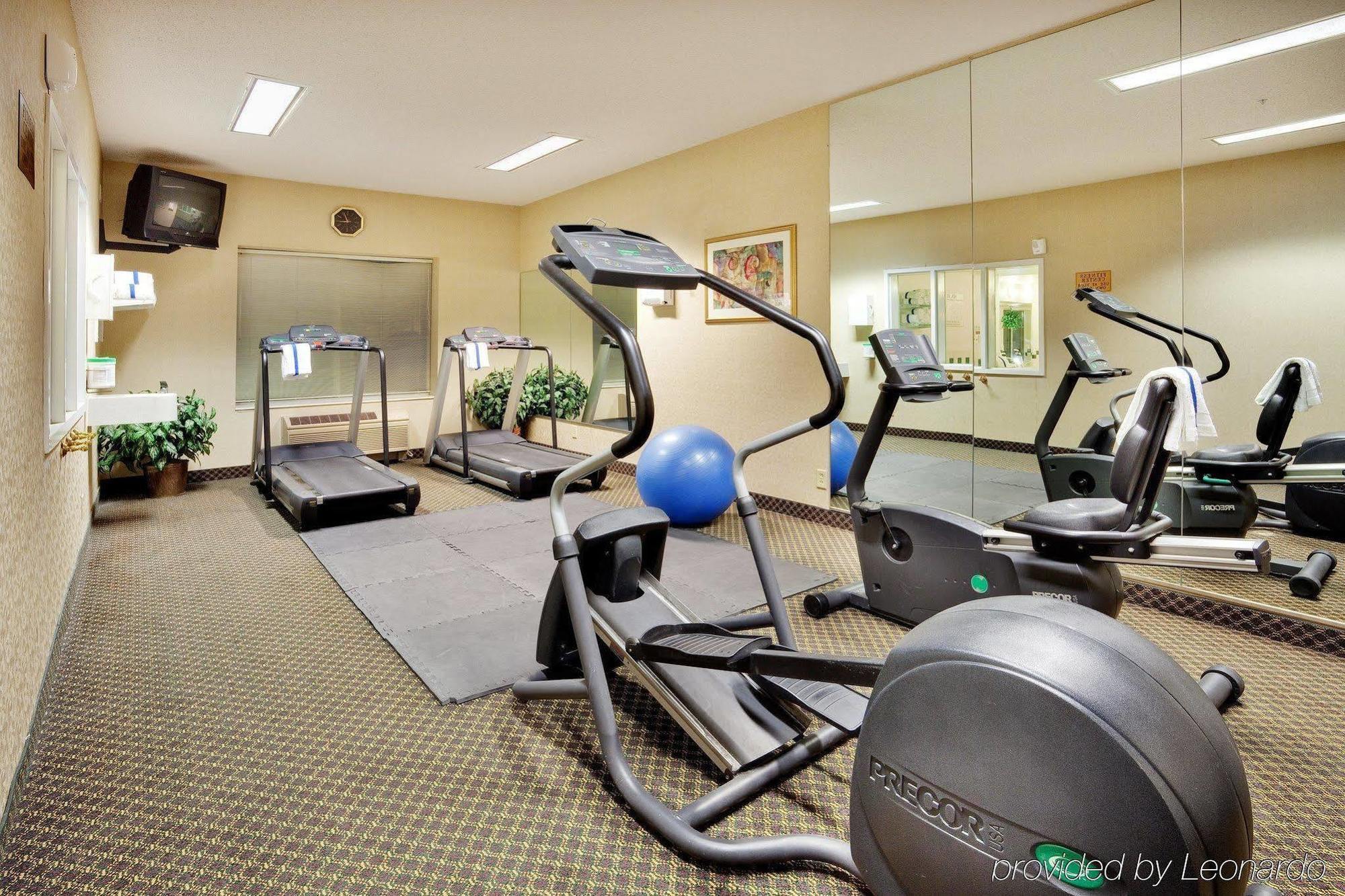 Holiday Inn Express Irondequoit By Ihg Rochester Facilities photo